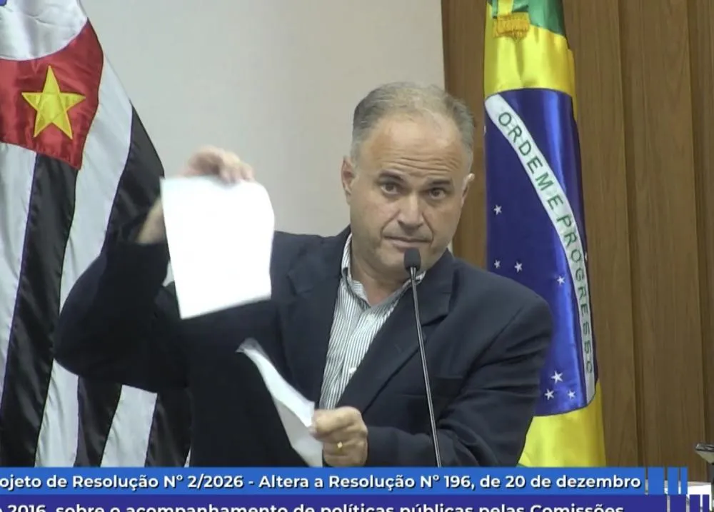 🏠 Câmara recua, e presidente chama projeto que trata do trabalho de casa do vereador de “esquisito”