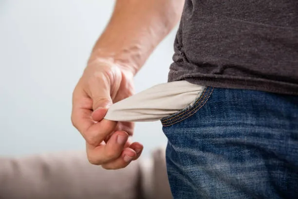 💸 59% dos brasileiros afirmam não possuir renda para fechar as contas do mês, diz pesquisa 