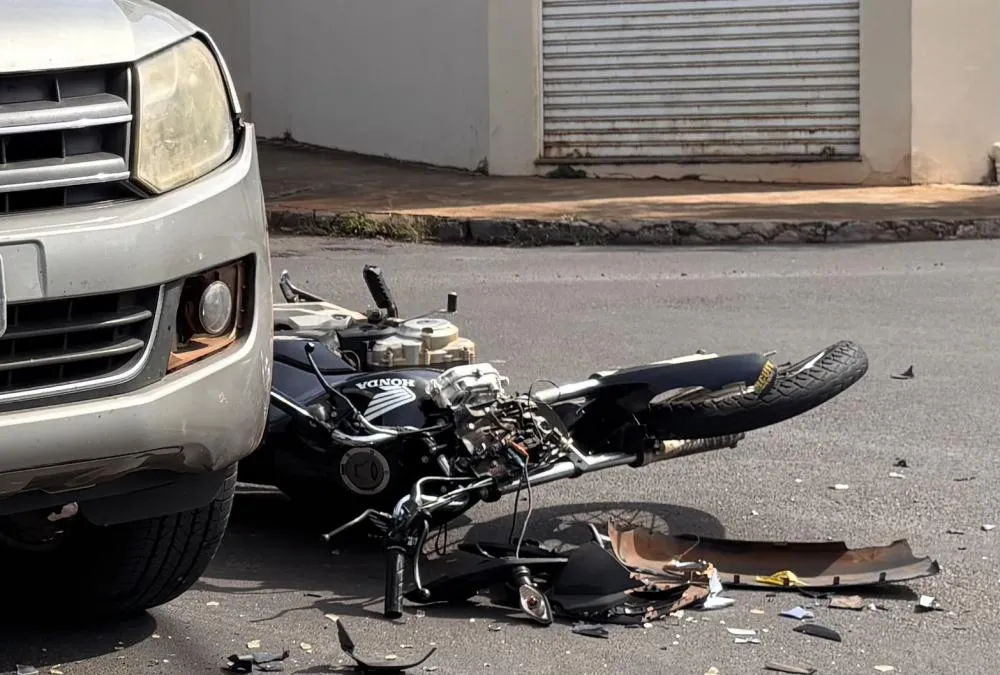 🚨 Acidente entre moto e caminhonete mobiliza equipes de resgate na região da APAE, em Assis